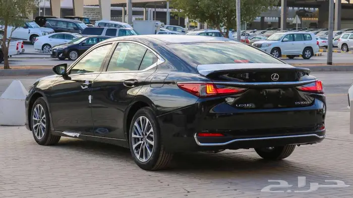 لكزس اي اس 300 مديل 2025 اسود سعودي عرض خاص 10