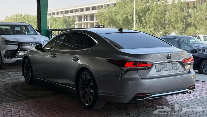 لكزس LS500 H موديل 2018 سعودي ممشي 161 الف للبيع علي السوم 3