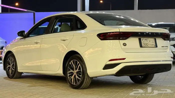 جيلي امجراند ستاندر 2023 لون أبيض ( كاش و أقساط ) 2