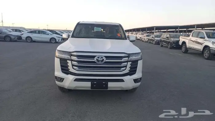 تويوتا لاندكروزر جي اكس ار رقم 1 ابيض بنزين 2026 اقل سعر 0