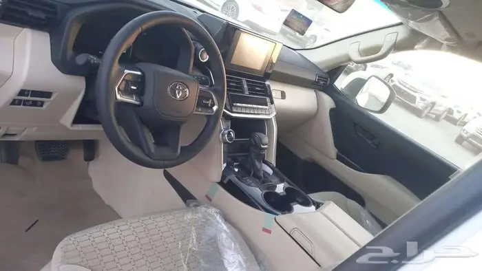 تويوتا لاندكروزر جي اكس ار رقم 1 ابيض بنزين 2026 اقل سعر 3