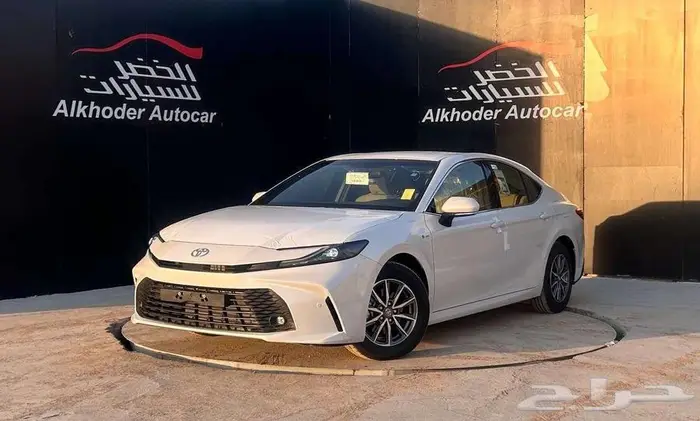 تويوتا كامري E ستاندر هايبرد 1