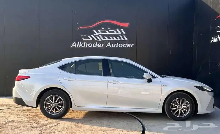 تويوتا كامري E ستاندر هايبرد 3