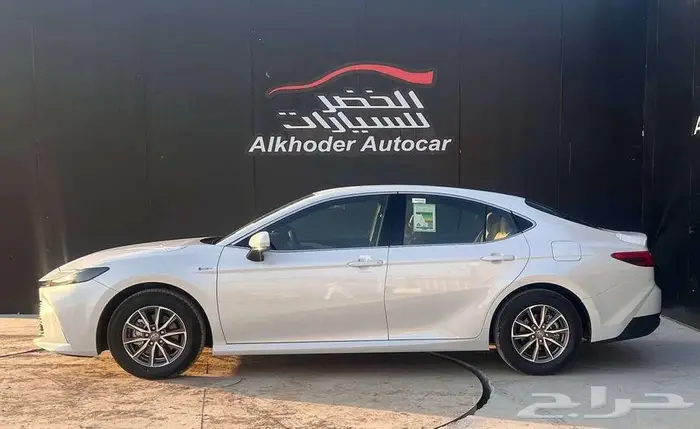 تويوتا كامري E ستاندر هايبرد 4