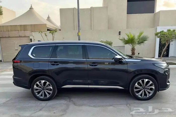 سيارة عائلية فاخرة جدا موديل 2025 2