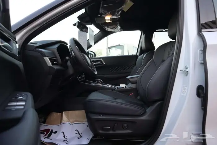 ميتسوبيشي اوتلاندر بلاك سام 2025 10