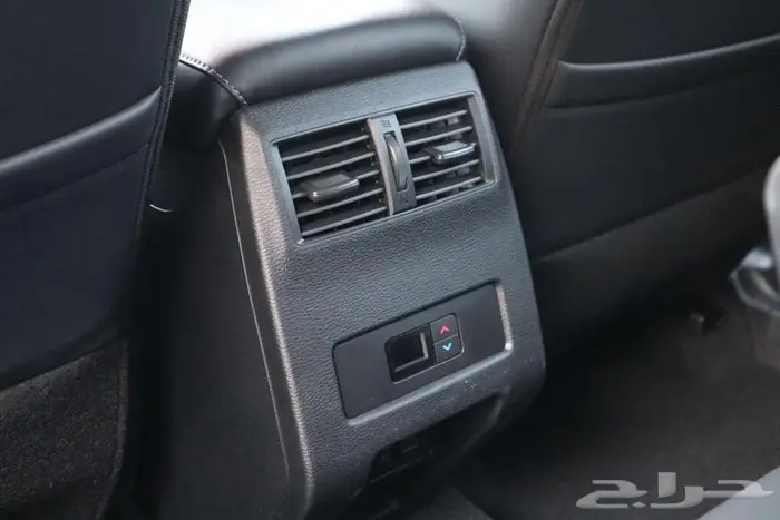 ميتسوبيشي اوتلاندر بلاك سام 2025 19