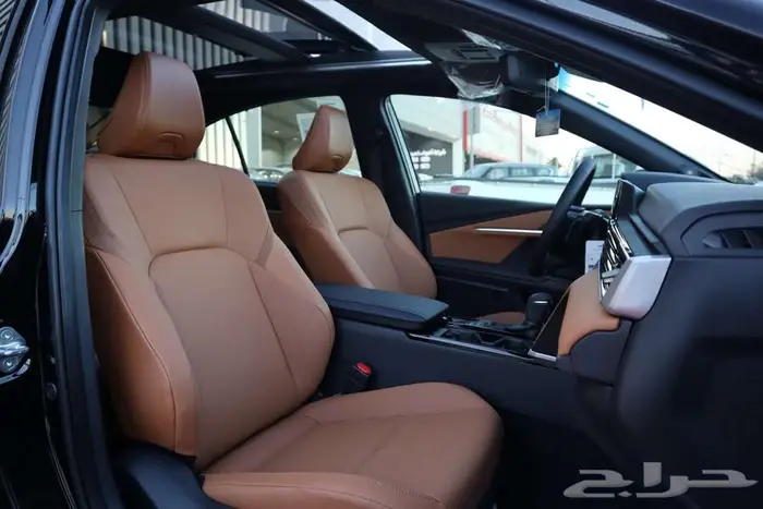 تويوتا كامري لومير موديل 2025 لون اسود مبيعات البنوك 12