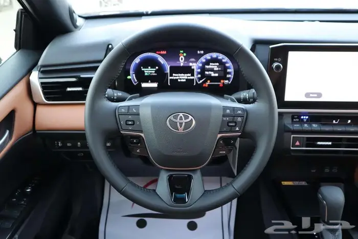 تويوتا كامري لومير موديل 2025 لون اسود مبيعات البنوك 13