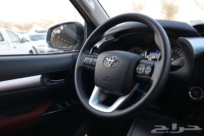 تويوتا هايلوكس SGLX 2025 فل كامل بنزين تومتيك وعادي للتقسيط 6