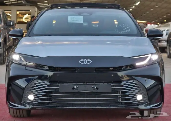 تويوتا كامري لومير موديل 2025 لون اسود مبيعات البنوك 7