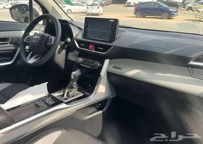 تويوتا فيلوز GLX بنزين 2025 17