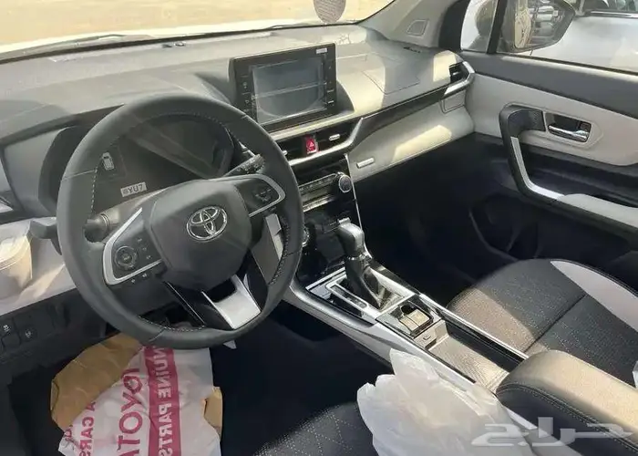 تويوتا فيلوز GLX بنزين 2025 12