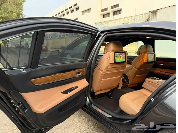للبيع BMW 740 Li نظيف جدا 2012 فل كامل مصين جاهز 12