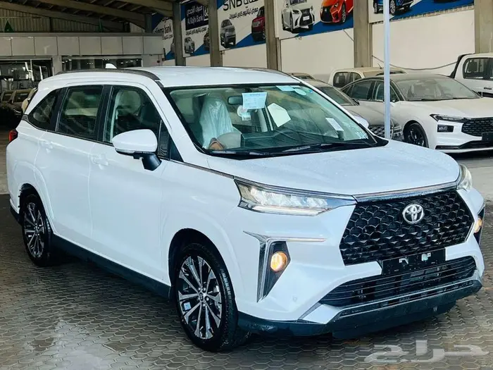 تويوتا فيلوز GLX 2025 بنزين 1