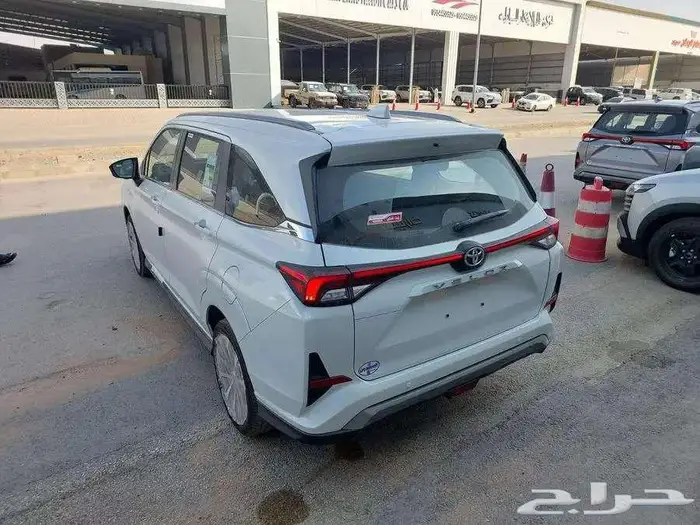 تويوتا فيلوز GLX 2025 قير اوتماتيك بنزين 12