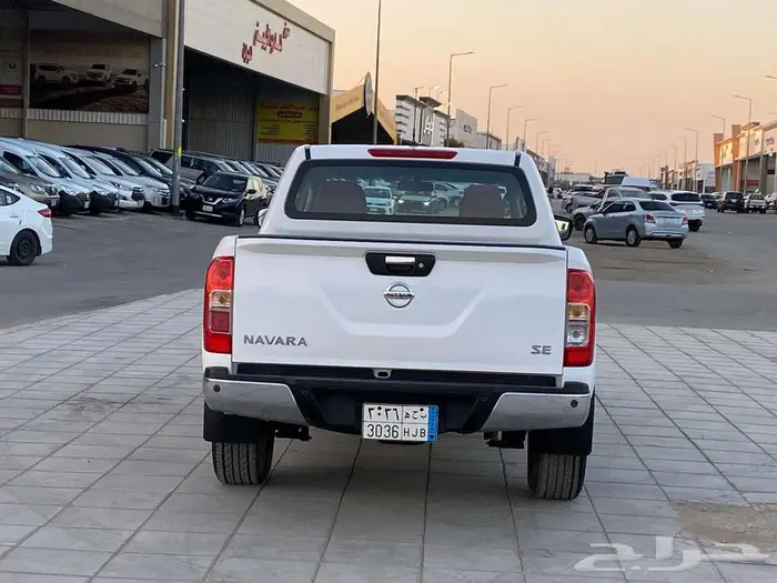 نيسان نيفارا تماتيك بنزين 2017 3