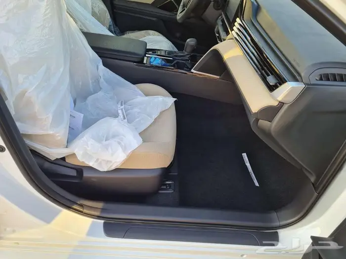 تويوتا كامري E بلس هايبرد 2025 8