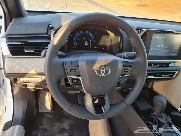 تويوتا كامري E بلس هايبرد 2025 9