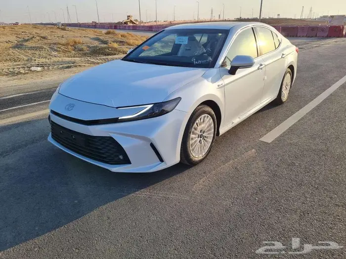 تويوتا كامري E بلس هايبرد 2025 0