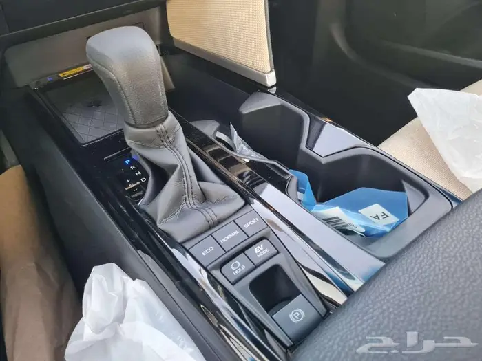 تويوتا كامري E بلس هايبرد 2025 11