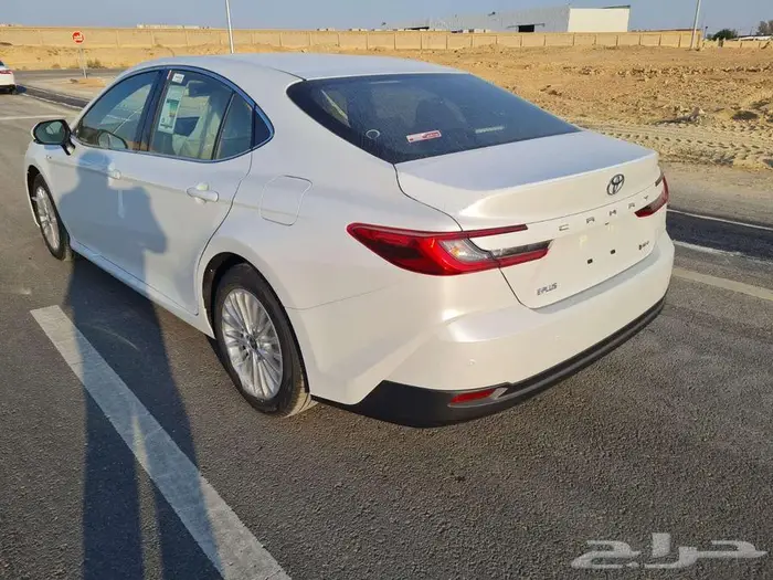 تويوتا كامري E بلس هايبرد 2025 12