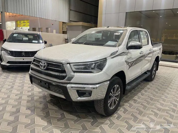 تويوتا هايلوكس غمارتين بنزين S.GLX قير عادي دبل 2025 سعودي 0