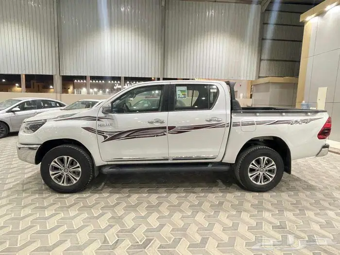 تويوتا هايلوكس غمارتين بنزين S.GLX قير عادي دبل 2025 سعودي 4