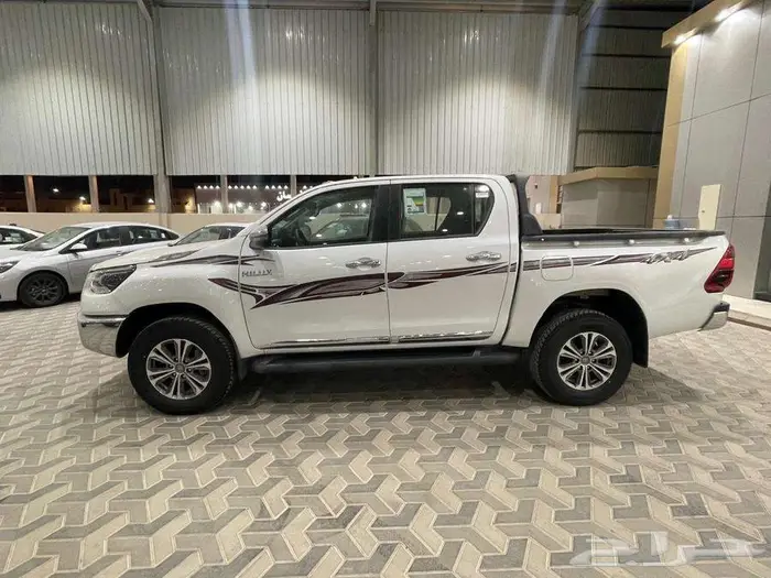 تويوتا هايلوكس غمارتين بنزين S.GLX قير عادي دبل 2025 سعودي 5