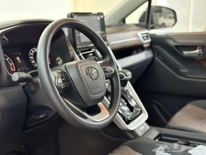 تويوتا انوفا GL بنزين 2026 6