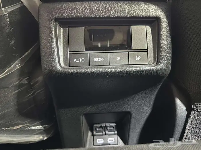 تويوتا انوفا GL بنزين 2026 12