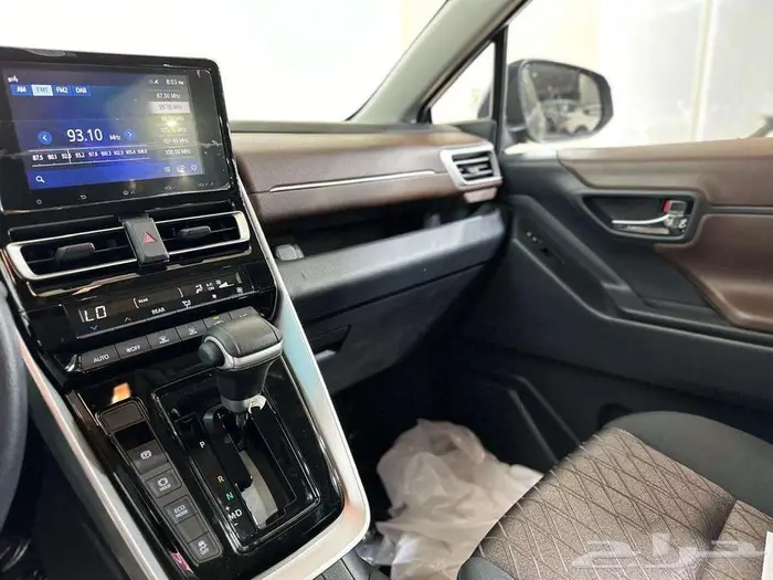 تويوتا انوفا GL بنزين 2026 10