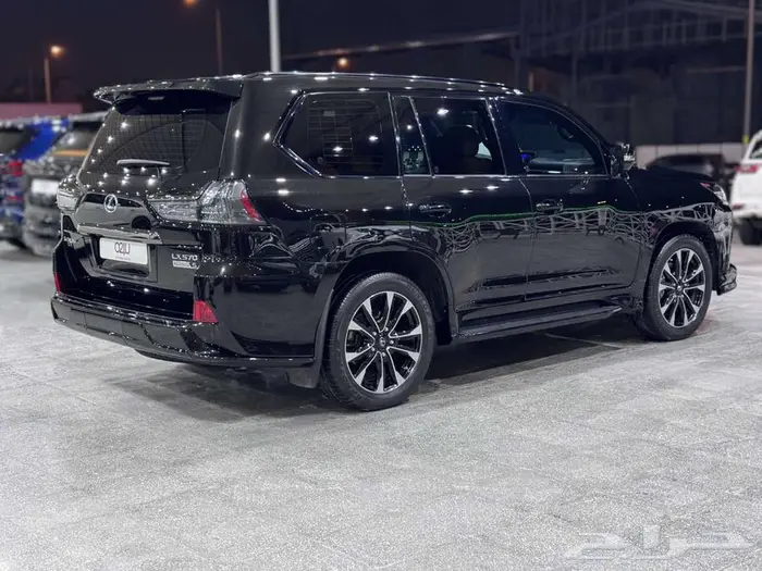 لكزس LX 570s Black Edition موديل 2023 3