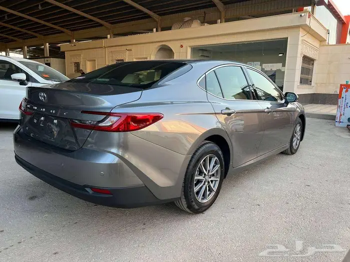 تويوتا كامري E ستاندر جنوط موديل 2025 9