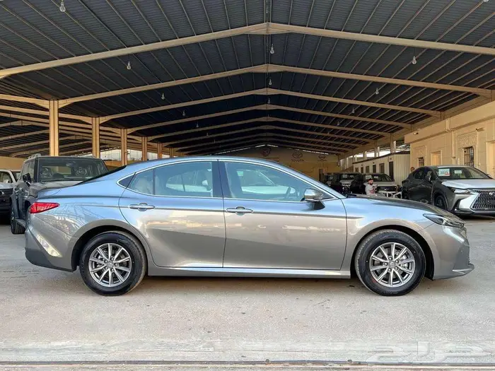 تويوتا كامري E ستاندر جنوط موديل 2025 6