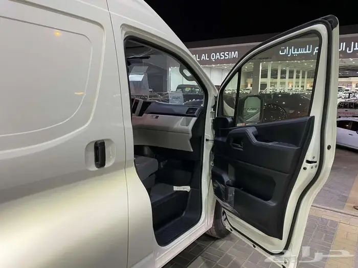 تويوتا هايس بضاعة سقف عالي 2025 ديزل ابيض اوتوماتيك 10