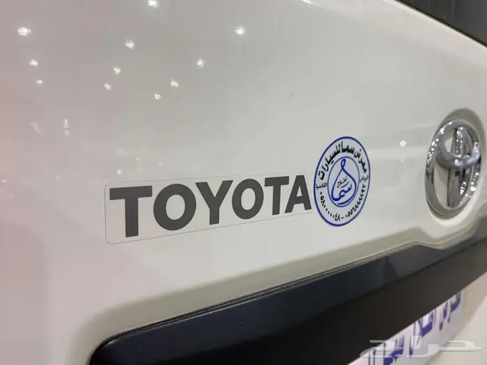 تويوتا هايس بضاعة سقف عالي 2025 ديزل ابيض اوتوماتيك 32