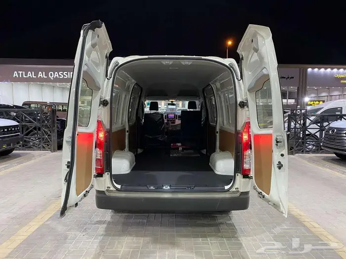 تويوتا هايس بضاعة سقف عالي 2025 ديزل ابيض اوتوماتيك 19