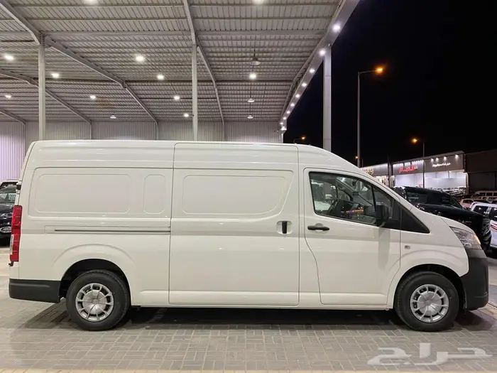 تويوتا هايس بضاعة سقف عالي 2025 ديزل ابيض اوتوماتيك 25