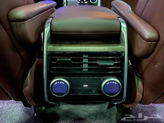 رينج روفر 2023 HSE ازرق غامق 8 سلندر خليجي ماشيه 95000كم 8