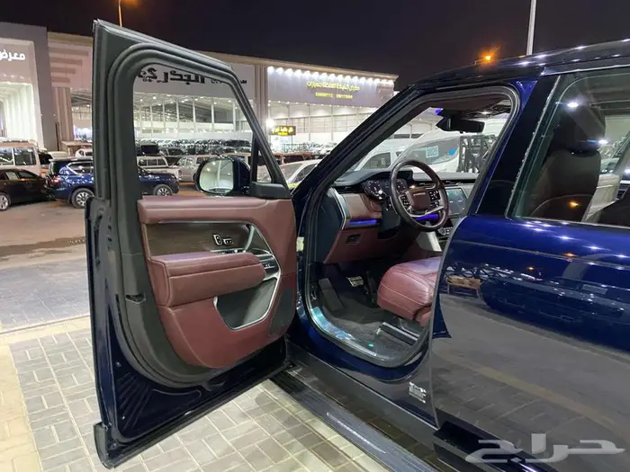 رينج روفر 2023 HSE ازرق غامق 8 سلندر خليجي ماشيه 95000كم 12