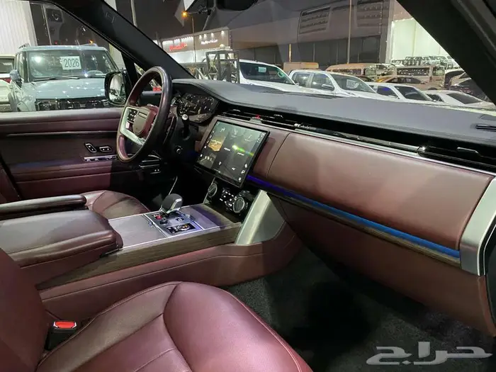 رينج روفر 2023 HSE ازرق غامق 8 سلندر خليجي ماشيه 95000كم 30