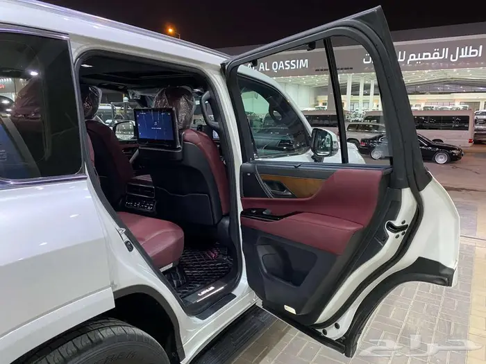 لكزس ال اكس 600 BB 2024 ابيض خليجي ماشيه 26000 كم 10