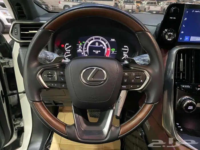 لكزس ال اكس 600 BB 2024 ابيض خليجي ماشيه 26000 كم 16