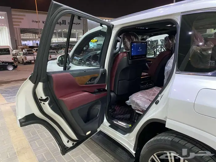 لكزس ال اكس 600 BB 2024 ابيض خليجي ماشيه 26000 كم 18