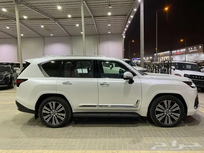 لكزس ال اكس 600 BB 2024 ابيض خليجي ماشيه 26000 كم 17