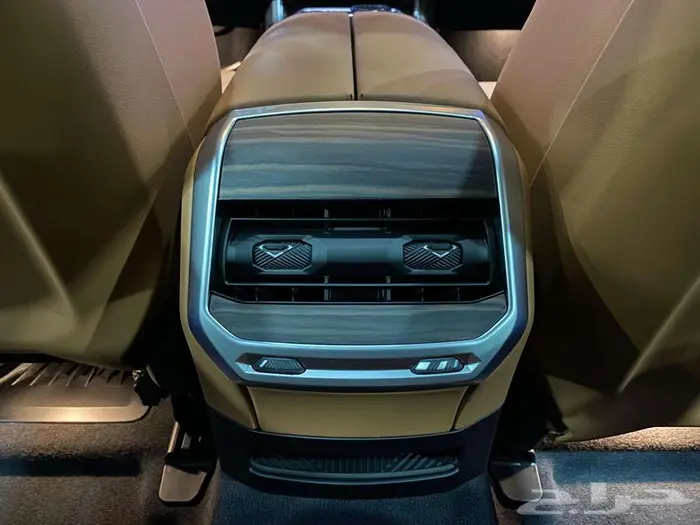 بي ام دبليو 735i موديل 2026 اسود خليجي 7