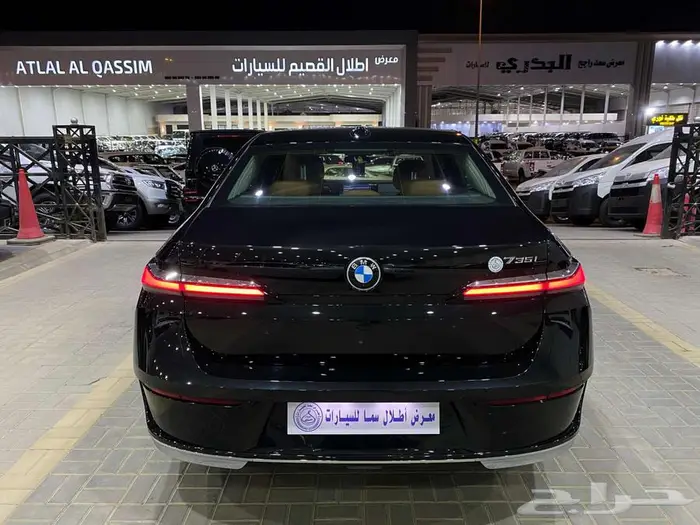 بي ام دبليو 735i موديل 2026 اسود خليجي 11