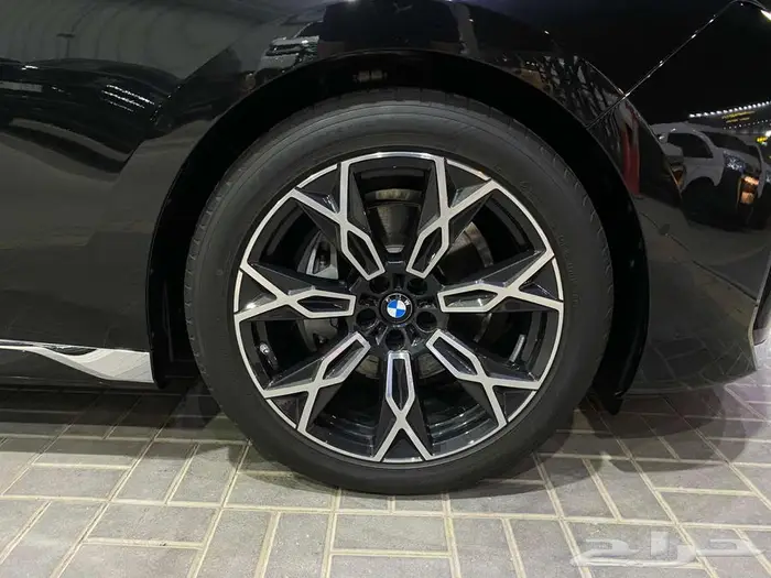 بي ام دبليو 735i موديل 2026 اسود خليجي 26