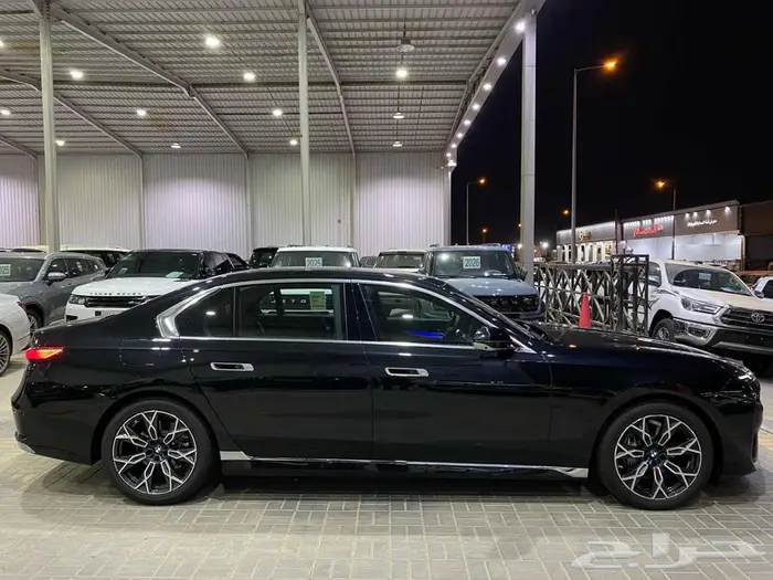 بي ام دبليو 735i موديل 2026 اسود خليجي 19